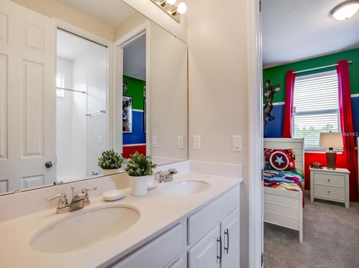 Image No.24-9 Bed Property for sale