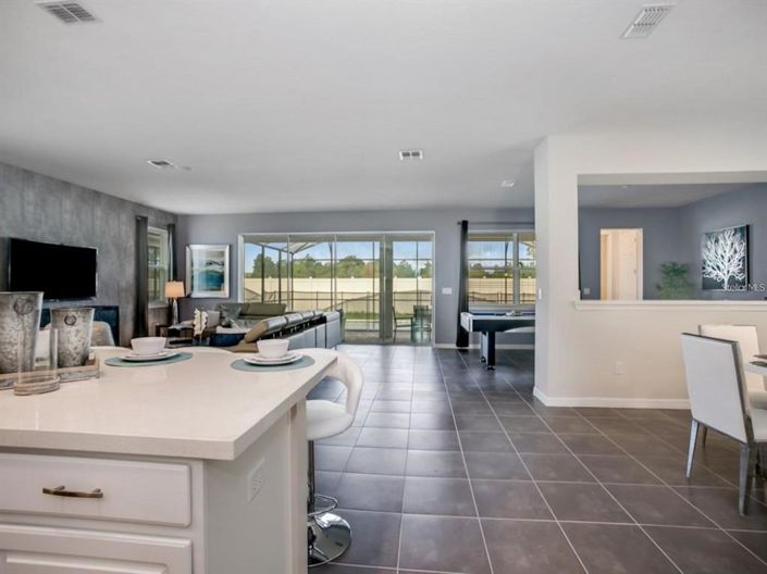 Image No.6-9 Bed Property for sale