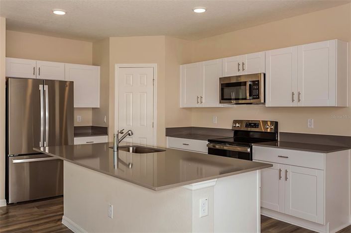 Image No.2-4 Bed Property for sale