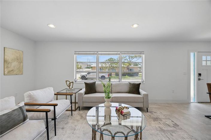 Image No.10-2 Bed Property for sale