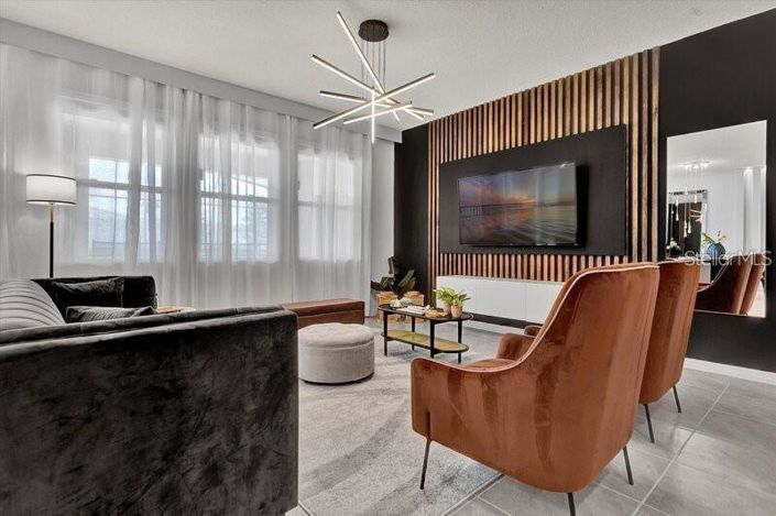 Image No.10-5 Bed Property for sale