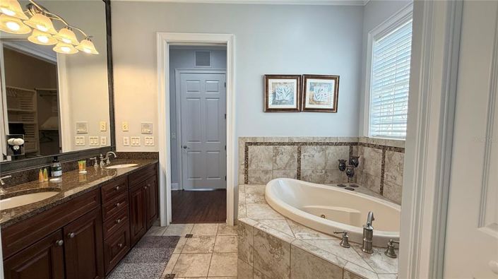 Image No.17-4 Bed Property for sale