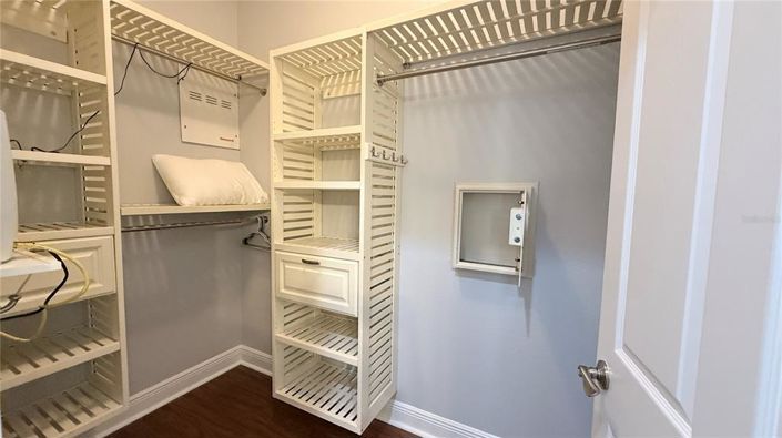 Image No.20-4 Bed Property for sale