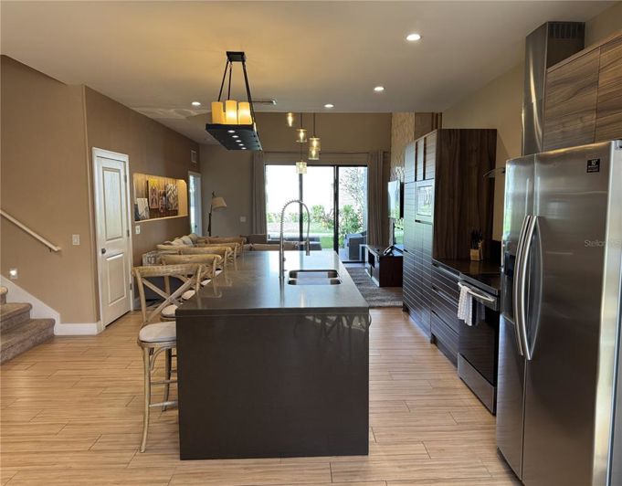 Image No.4-4 Bed Property for sale