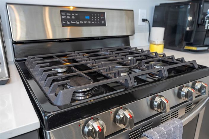 Image No.10-5 Bed Property for sale