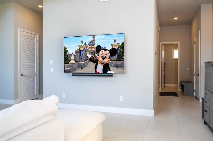 Image No.28-5 Bed Property for sale