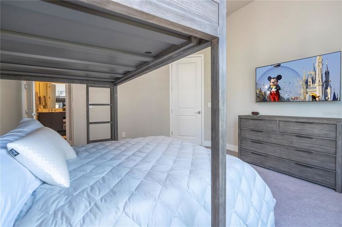 Image No.38-5 Bed Property for sale