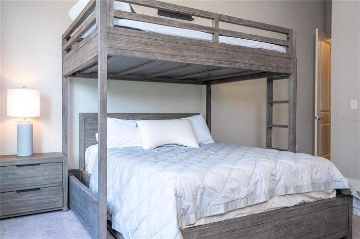 Image No.40-5 Bed Property for sale