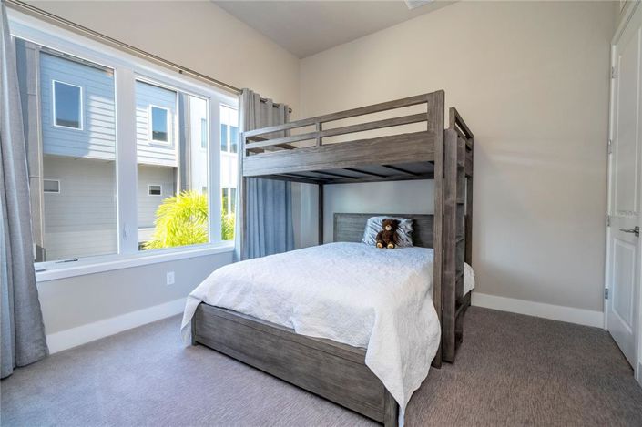 Image No.48-5 Bed Property for sale