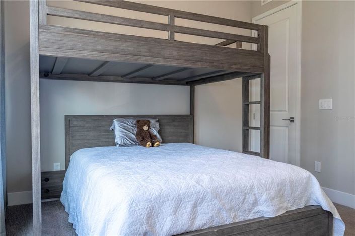 Image No.56-5 Bed Property for sale