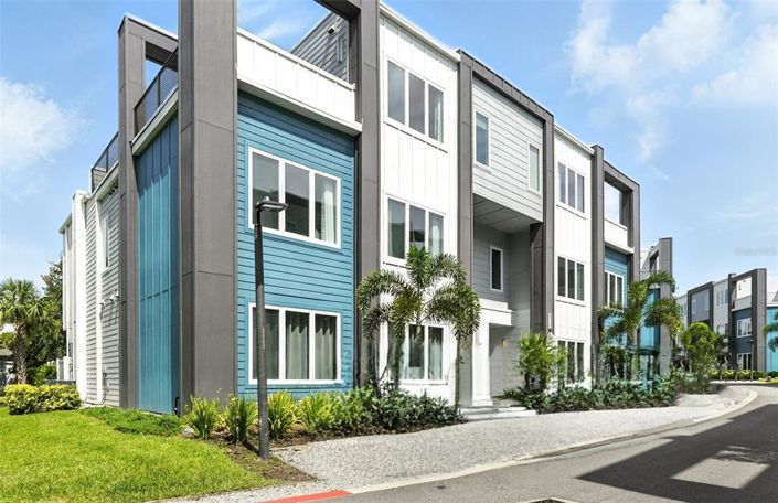 Image No.1-5 Bed Property for sale