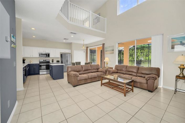 Image No.17-6 Bed Property for sale