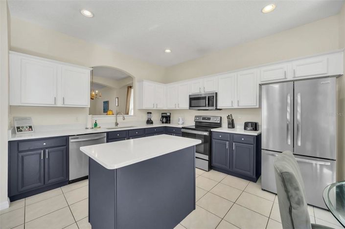 Image No.20-6 Bed Property for sale