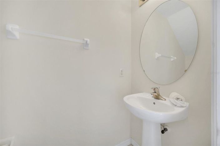 Image No.28-6 Bed Property for sale