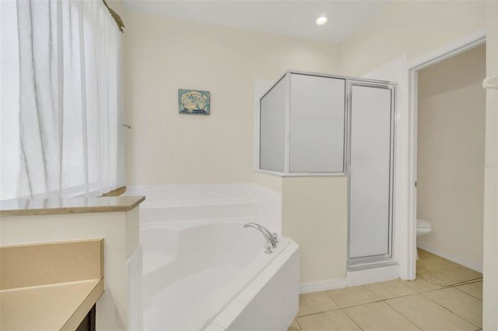 Image No.32-6 Bed Property for sale