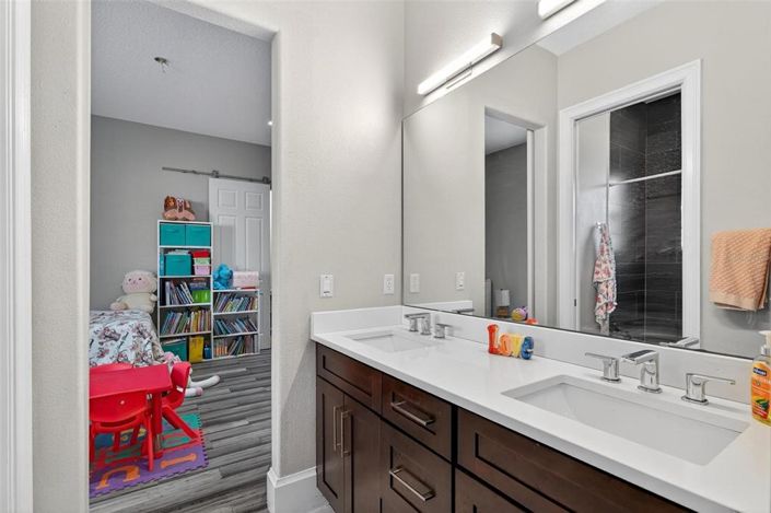 Image No.11-5 Bed Property for sale