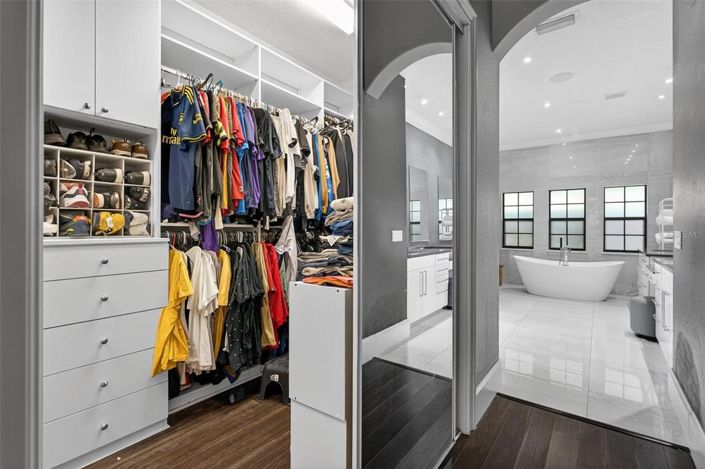 Image No.22-5 Bed Property for sale