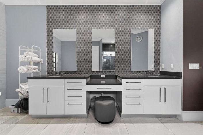 Image No.28-5 Bed Property for sale