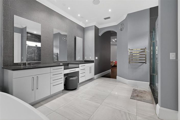 Image No.29-5 Bed Property for sale