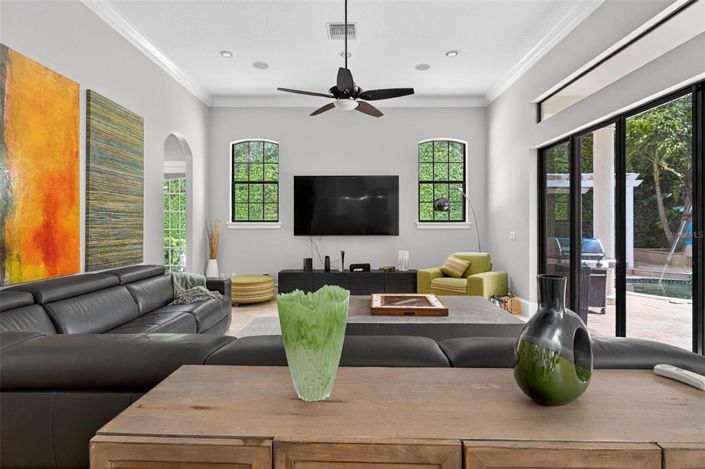 Image No.32-5 Bed Property for sale