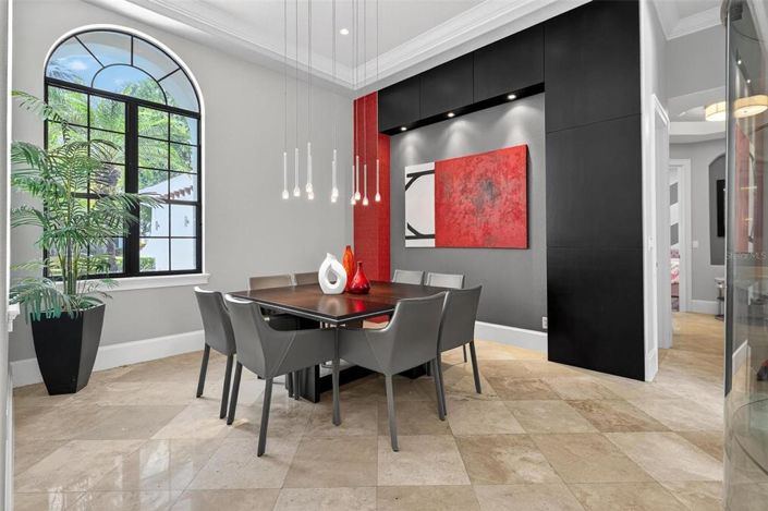 Image No.44-5 Bed Property for sale