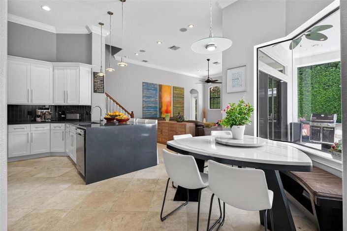 Image No.46-5 Bed Property for sale