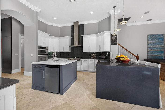 Image No.47-5 Bed Property for sale