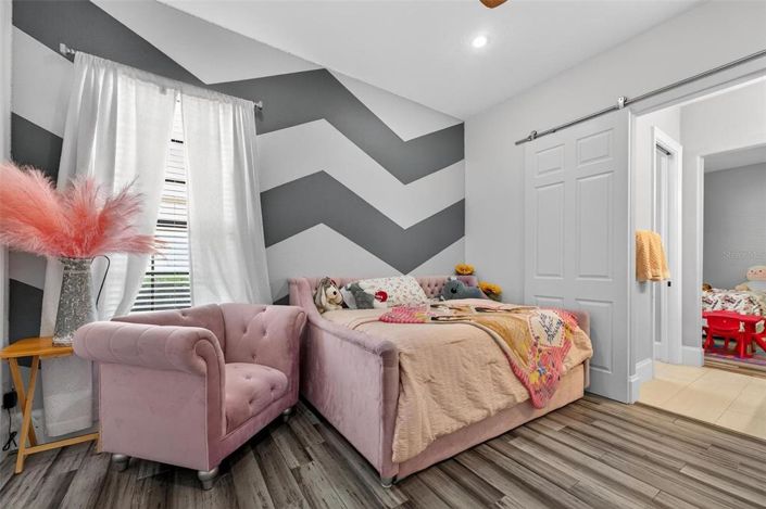 Image No.9-5 Bed Property for sale