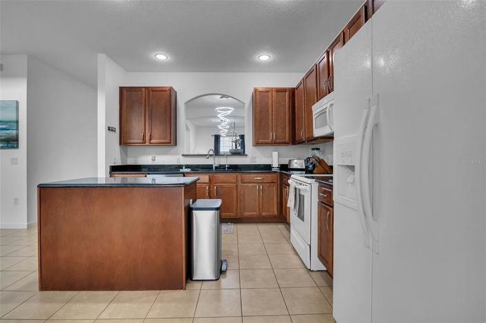 Image No.30-6 Bed Property for sale