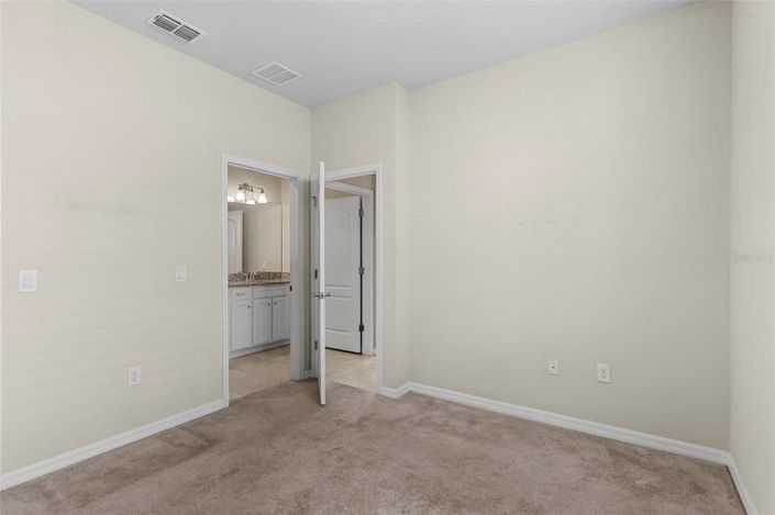 Image No.12-5 Bed Property for sale