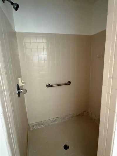 Image No.12-5 Bed Property for sale