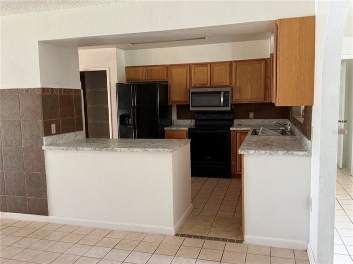 Image No.5-5 Bed Property for sale