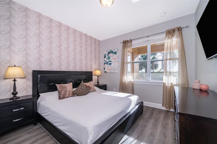 Image No.15-6 Bed Property for sale