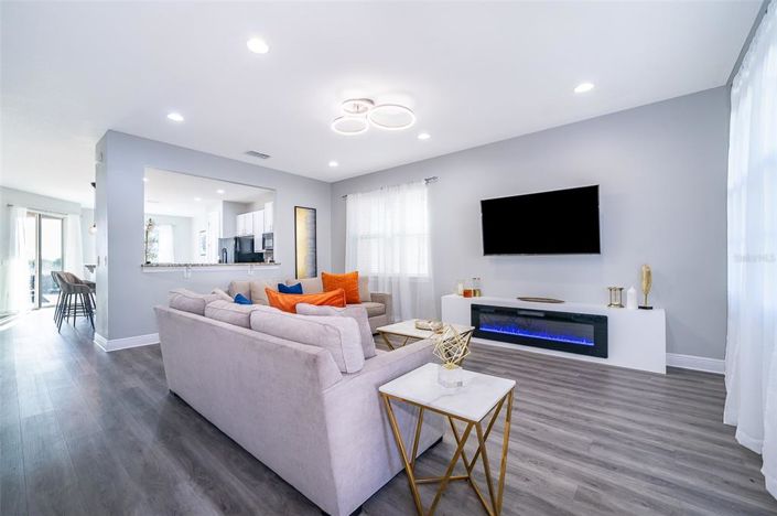 Image No.4-6 Bed Property for sale