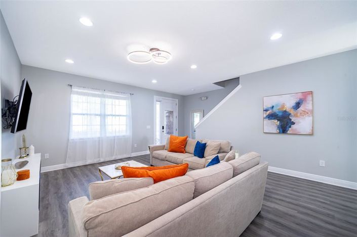 Image No.6-6 Bed Property for sale