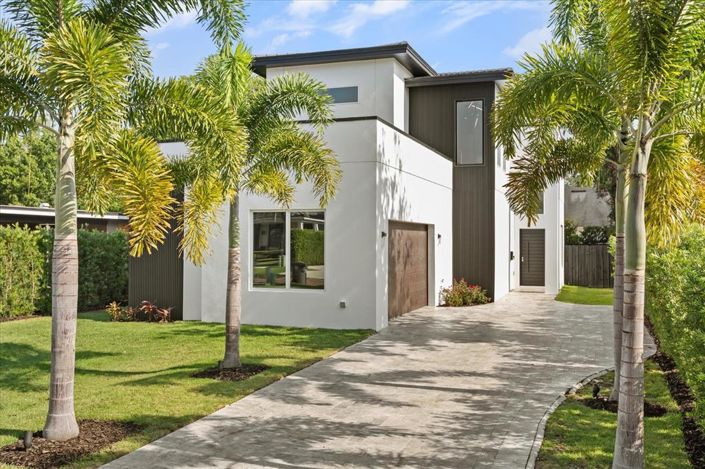 Image No.1-4 Bed Property for sale