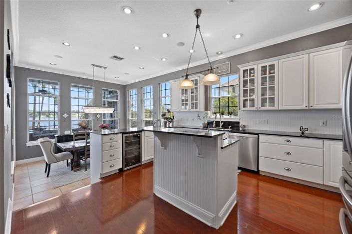 Image No.30-7 Bed Property for sale