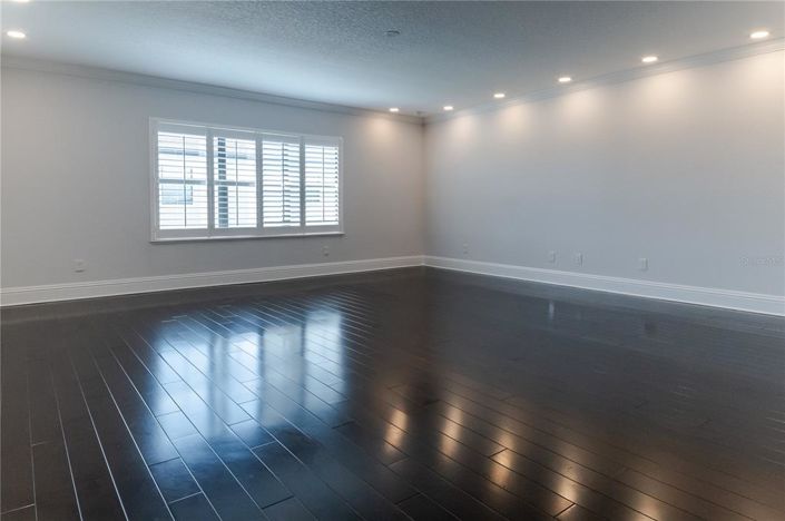 Image No.10-5 Bed Property for sale