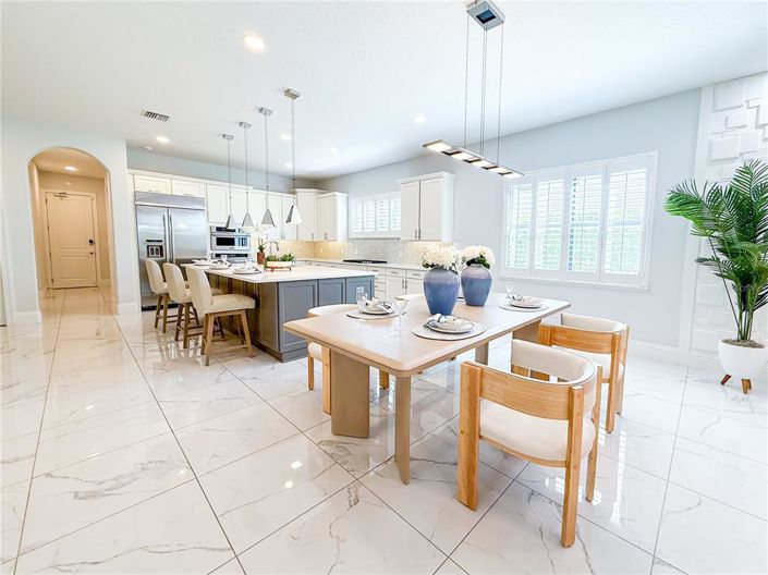 Image No.18-5 Bed Property for sale