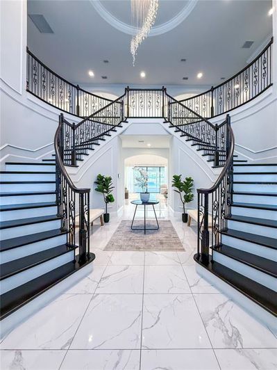 Image No.5-5 Bed Property for sale