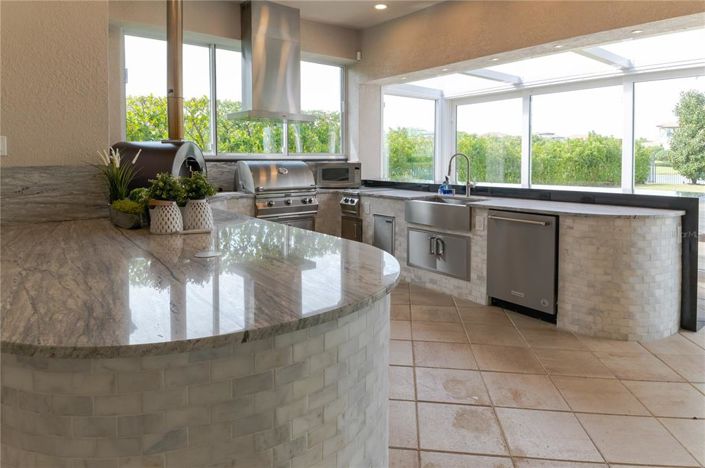 Image No.50-5 Bed Property for sale