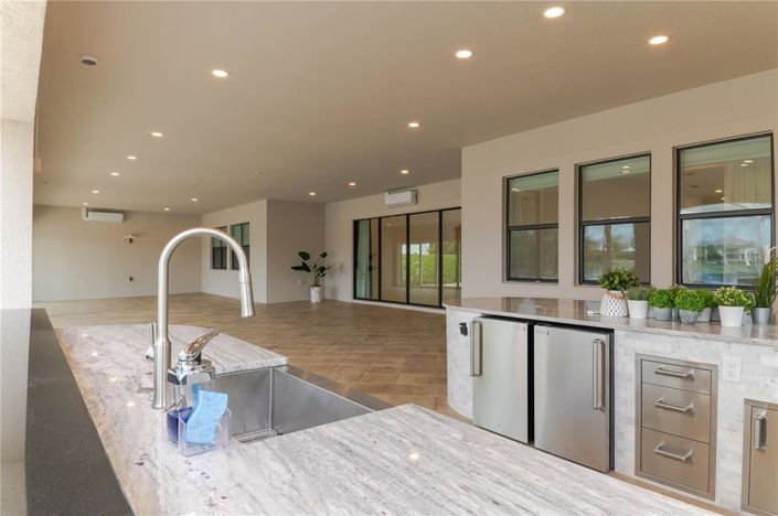 Image No.52-5 Bed Property for sale