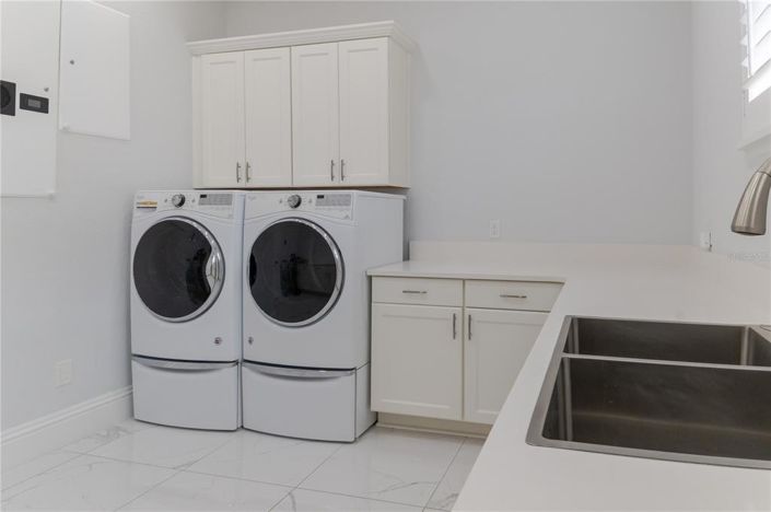 Image No.57-5 Bed Property for sale