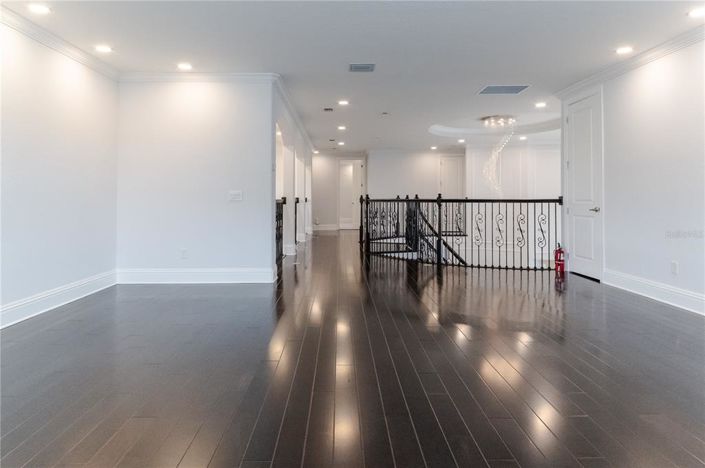 Image No.9-5 Bed Property for sale