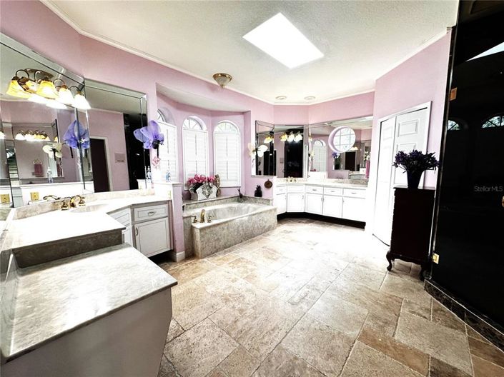 Image No.15-4 Bed Property for sale