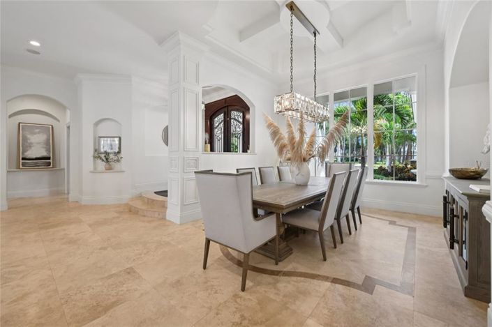 Image No.12-5 Bed Property for sale