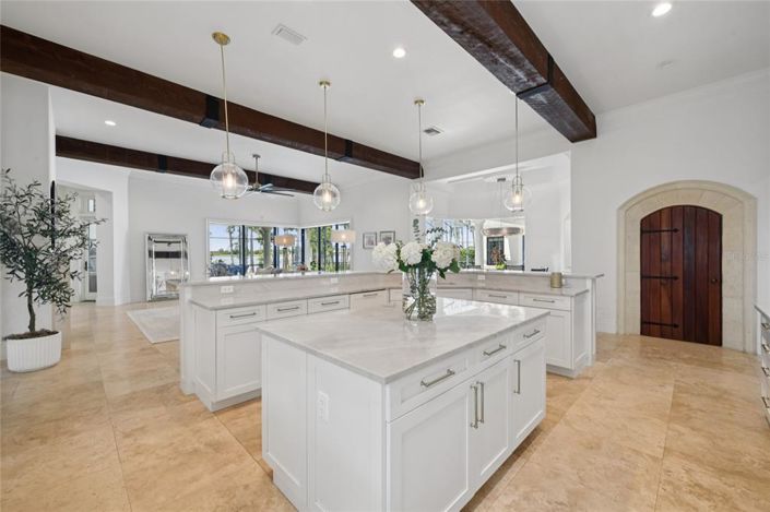 Image No.20-5 Bed Property for sale