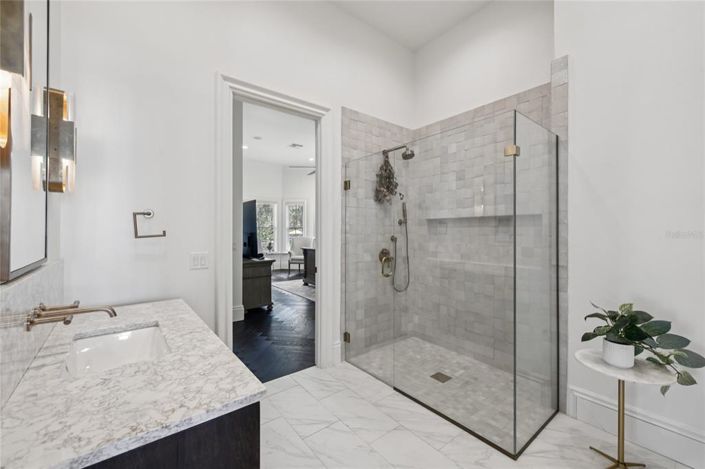 Image No.48-5 Bed Property for sale