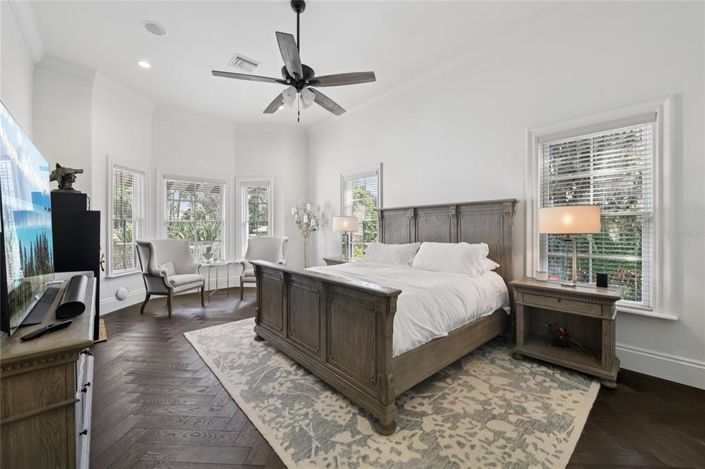 Image No.50-5 Bed Property for sale