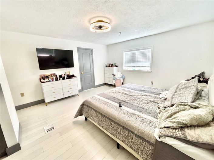 Image No.11-6 Bed Property for sale